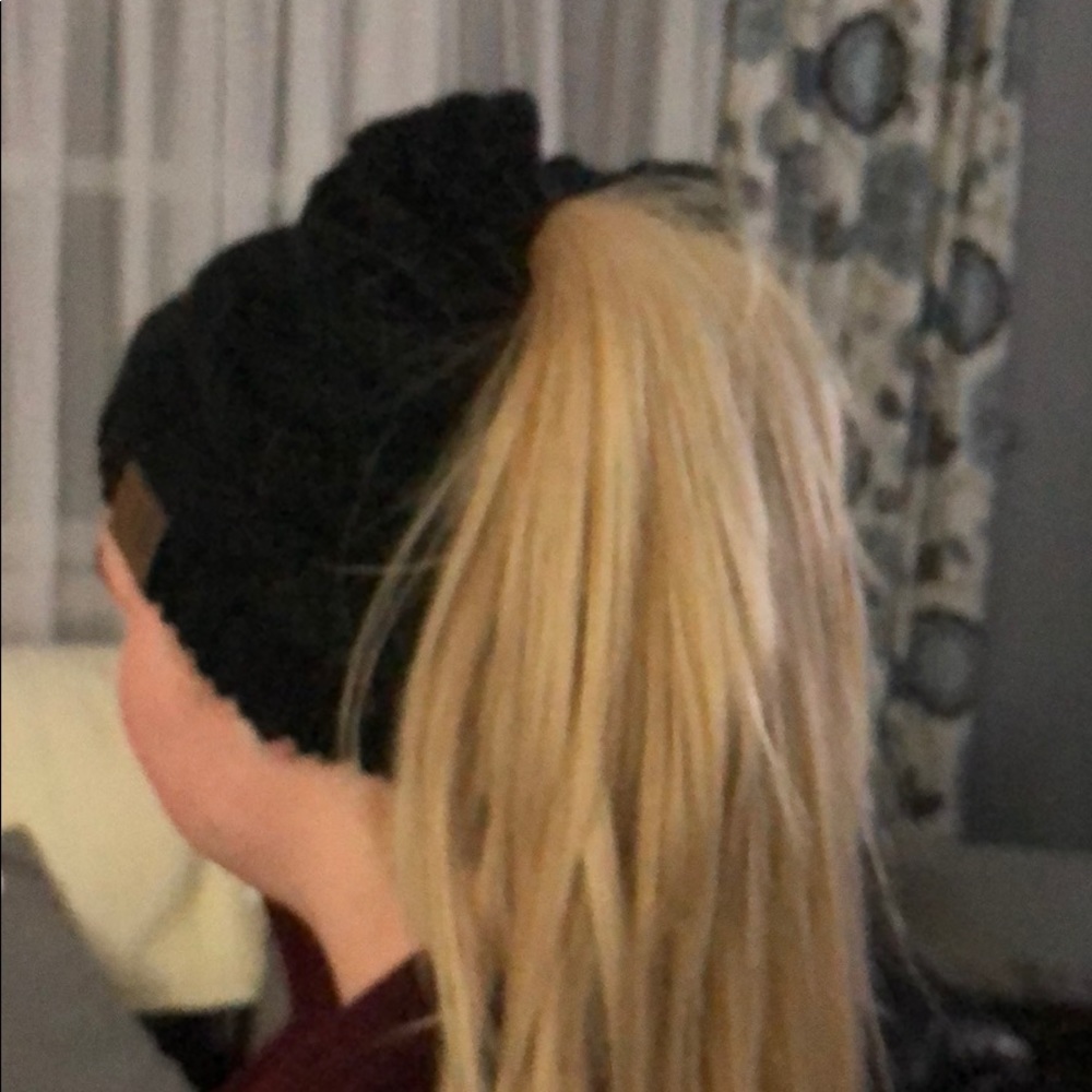 Ponytail Hat NWT ONLY BURGUNDY LEFT - Picture 4 of 4